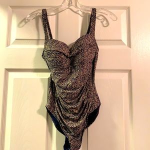 NipTuck Multi Fit Cup Swimsuit Size 6